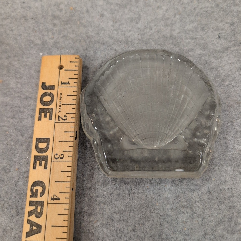 Vintage Clear Frosted Glass Scallop Sea Shell Paperweight Coastal Decor - Picture 4 of 5
